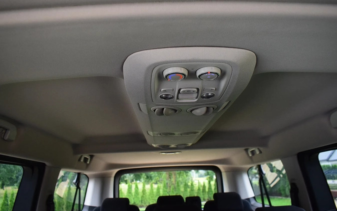 Peugeot Traveller cena 109899 przebieg: 199000, rok produkcji 2019 z Brzeziny małe 191
